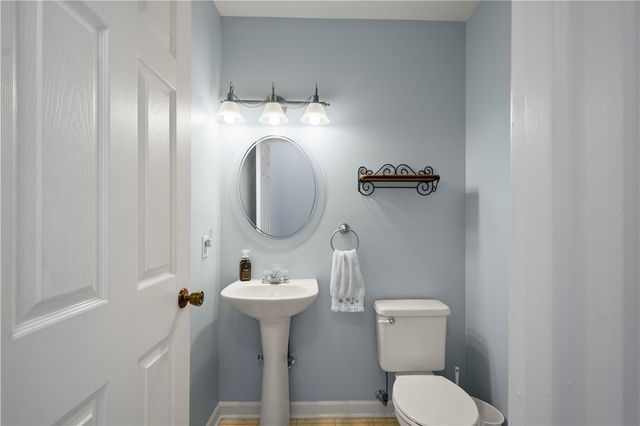 410 Suncrest Dr, Cranberry Twp, PA 16066