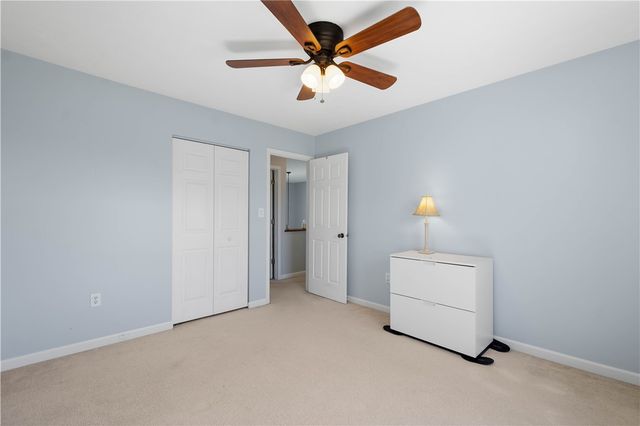 410 Suncrest Dr, Cranberry Twp, PA 16066