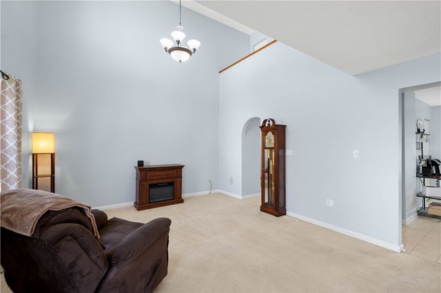 410 Suncrest Dr, Cranberry Twp, PA 16066