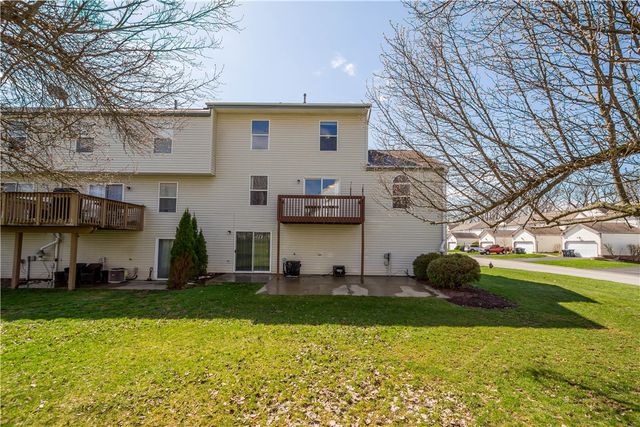 410 Suncrest Dr, Cranberry Twp, PA 16066