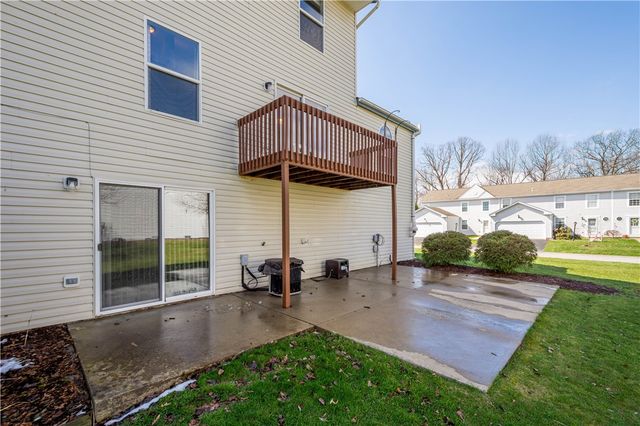 410 Suncrest Dr, Cranberry Twp, PA 16066