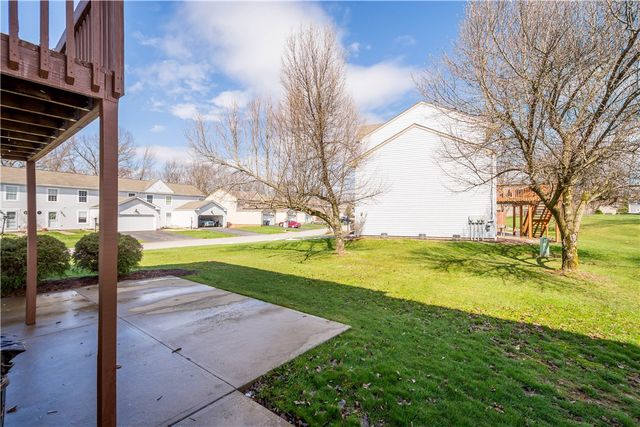 410 Suncrest Dr, Cranberry Twp, PA 16066