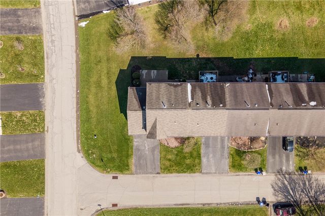 410 Suncrest Dr, Cranberry Twp, PA 16066
