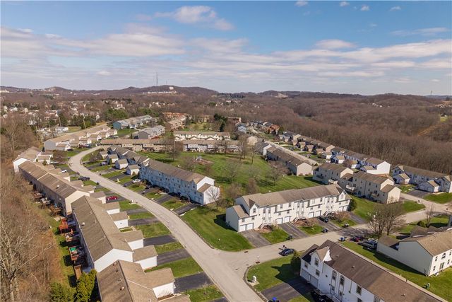 410 Suncrest Dr, Cranberry Twp, PA 16066
