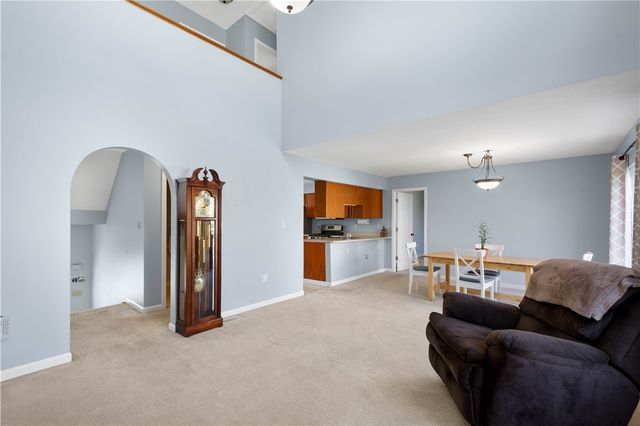 410 Suncrest Dr, Cranberry Twp, PA 16066