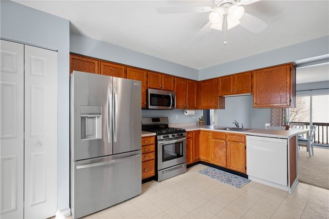 410 Suncrest Dr, Cranberry Twp, PA 16066