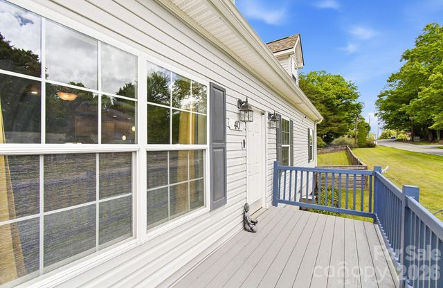 40 Liberty Road, Candler, NC 28715