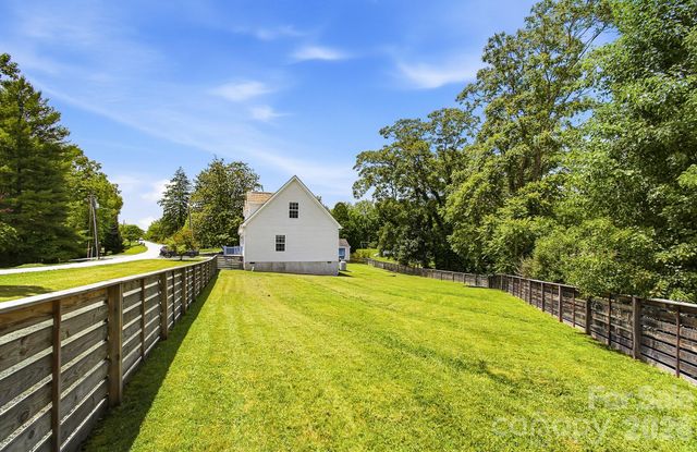 40 Liberty Road, Candler, NC 28715