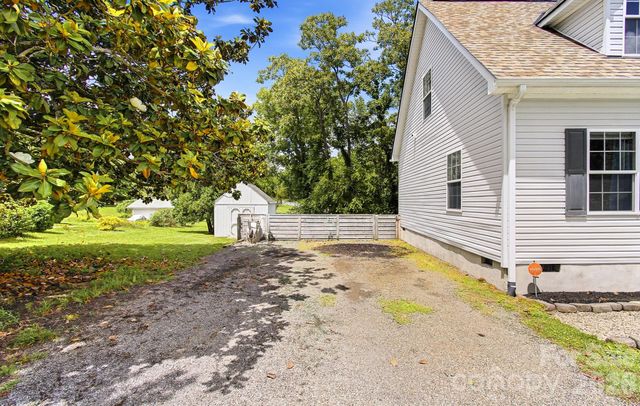 40 Liberty Road, Candler, NC 28715