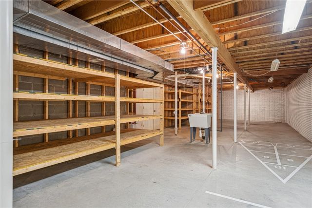 606 Beaver Hollow Ct SE, Cedar Rapids, IA 52403