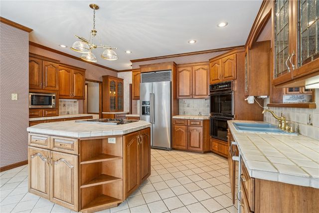 606 Beaver Hollow Ct SE, Cedar Rapids, IA 52403