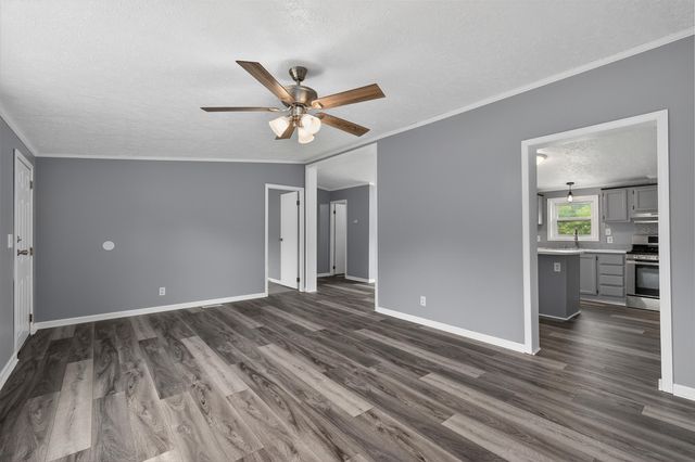 300 Pimlico Court, Crittenden, KY 41030