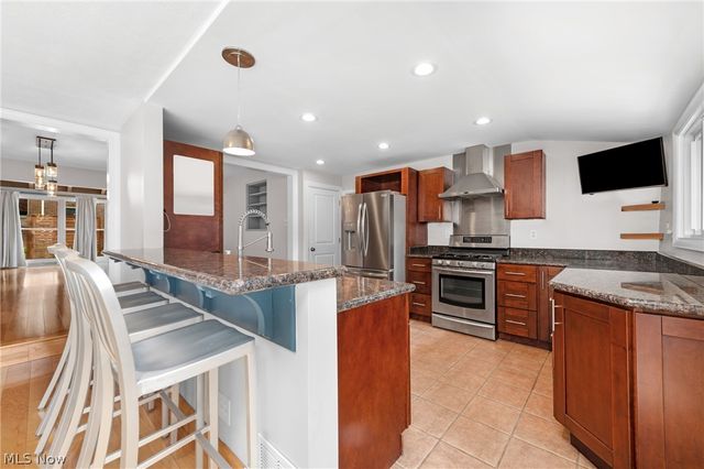 374 Bradley Road, Bay Village, OH 44140