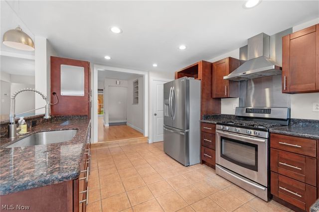 374 Bradley Road, Bay Village, OH 44140