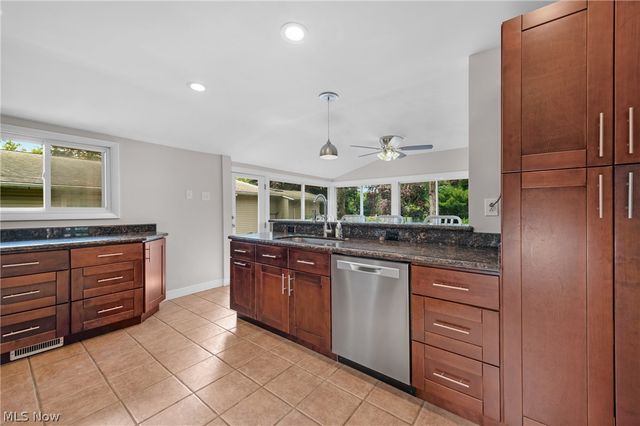 374 Bradley Road, Bay Village, OH 44140
