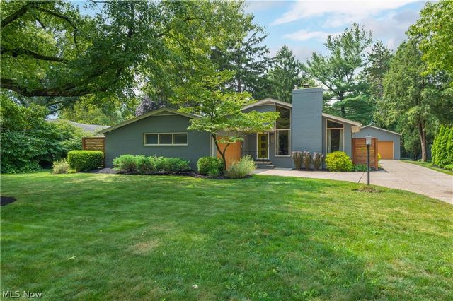 374 Bradley Road, Bay Village, OH 44140