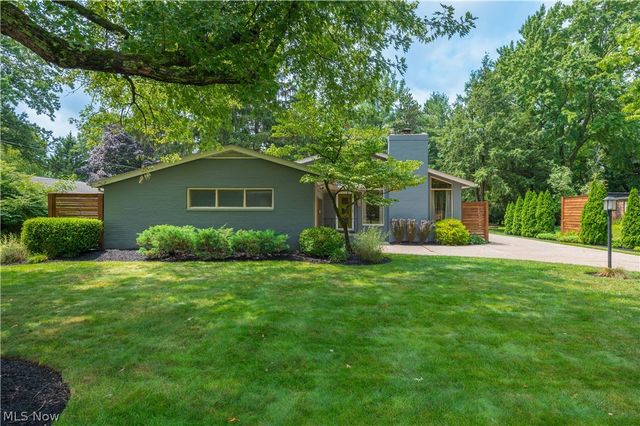 374 Bradley Road, Bay Village, OH 44140