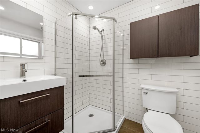 374 Bradley Road, Bay Village, OH 44140