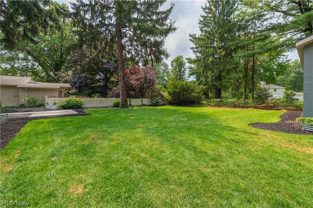 374 Bradley Road, Bay Village, OH 44140