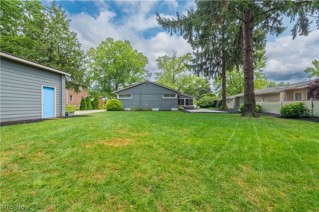 374 Bradley Road, Bay Village, OH 44140