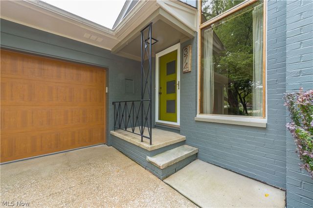 374 Bradley Road, Bay Village, OH 44140