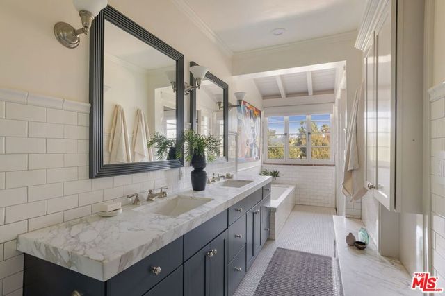 4778 Bonvue Avenue, Los Angeles, CA 90027