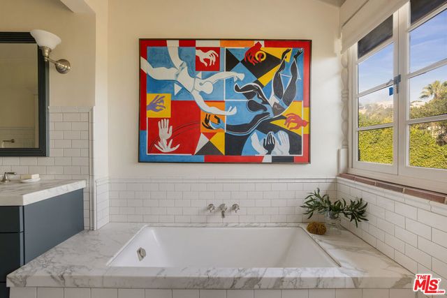 4778 Bonvue Avenue, Los Angeles, CA 90027