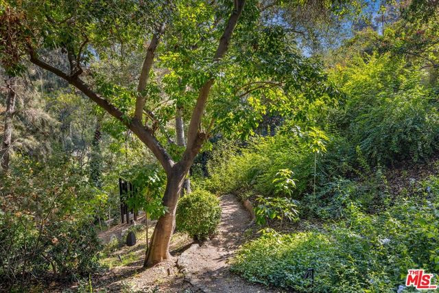 4778 Bonvue Avenue, Los Angeles, CA 90027