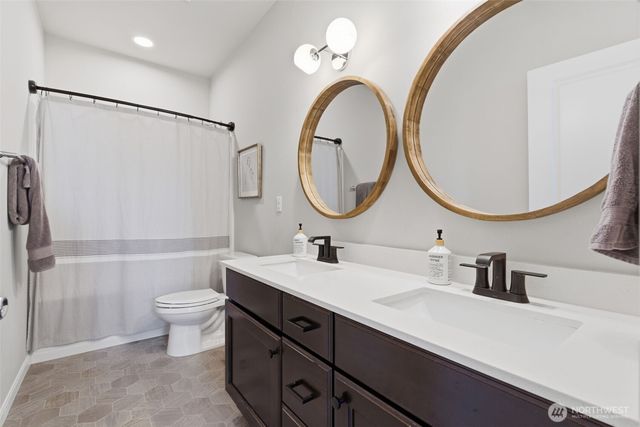2344 NE Winlock Way, Poulsbo, WA 98370