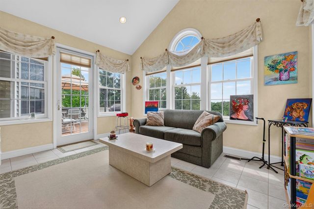5 Spy Glass Hill, Hopewell Junction, NY 12533