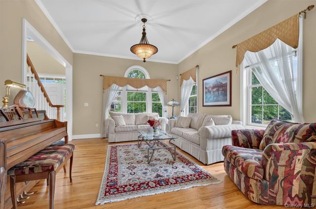 5 Spy Glass Hill, Hopewell Junction, NY 12533