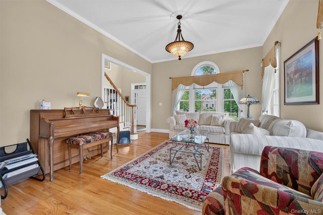 5 Spy Glass Hill, Hopewell Junction, NY 12533