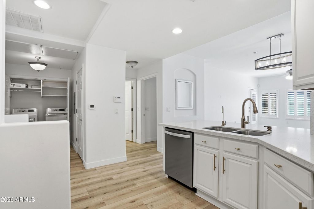 5350 E DEER VALLEY Drive 2435, Phoenix, AZ 85054 — photo 2