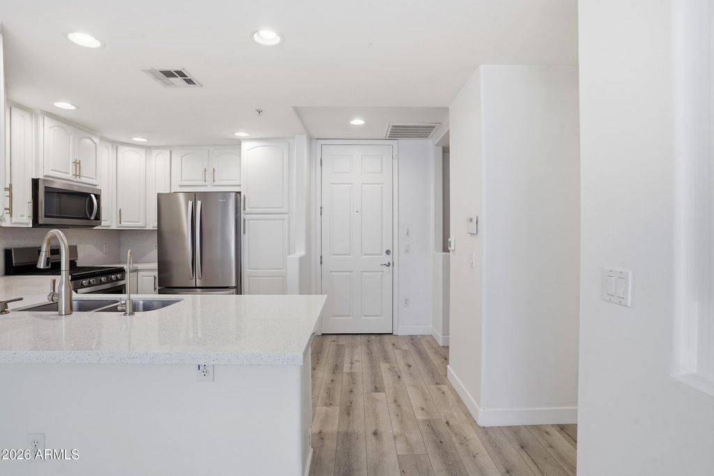 5350 E DEER VALLEY Drive 2435, Phoenix, AZ 85054 — photo 3