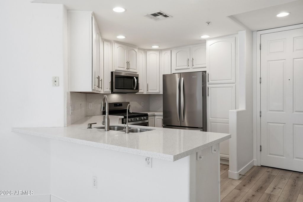 5350 E DEER VALLEY Drive 2435, Phoenix, AZ 85054 — photo 5