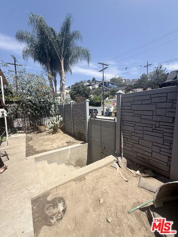 338 W Avenue 37, Los Angeles, CA 90065