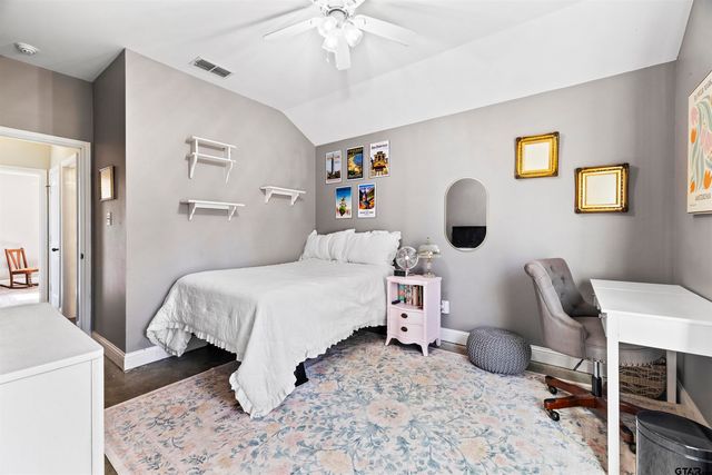 16785 S Lakeview Dr, Troup, TX 75789