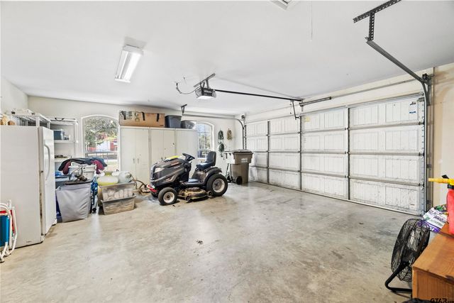 16785 S Lakeview Dr, Troup, TX 75789