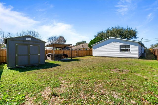 2001 Sunnycrest St, Corpus Christi, TX 78418