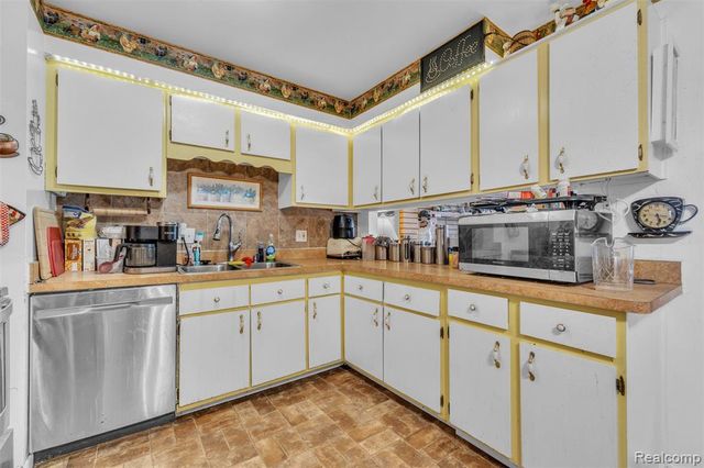 47349 Nita Drive, Shelby Twp, MI 48317