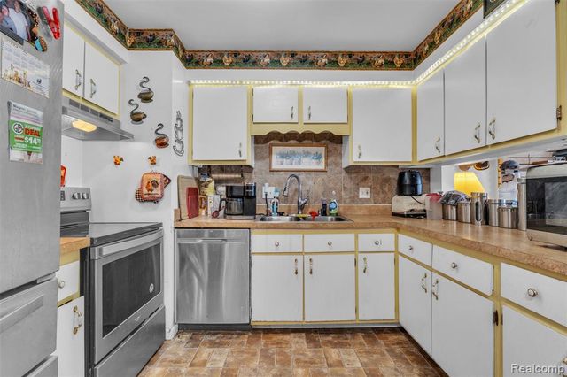 47349 Nita Drive, Shelby Twp, MI 48317