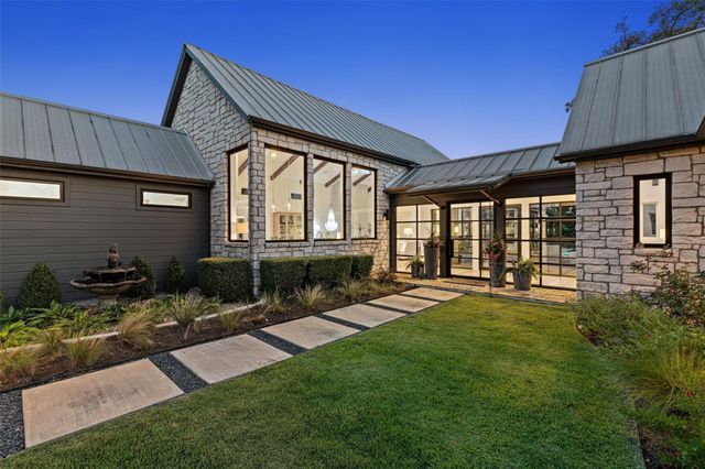 599 Dario DR, Dripping Springs, TX 78620