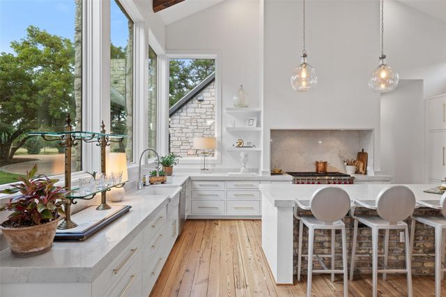 599 Dario DR, Dripping Springs, TX 78620