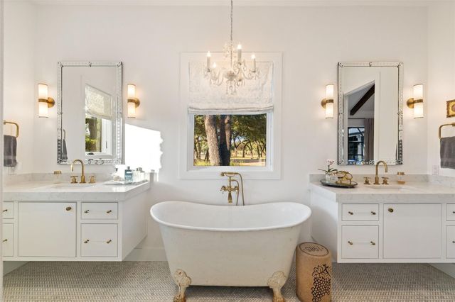 599 Dario DR, Dripping Springs, TX 78620