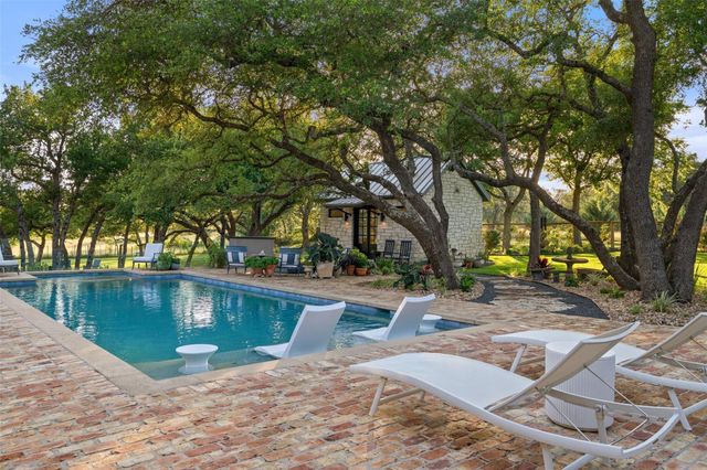 599 Dario DR, Dripping Springs, TX 78620