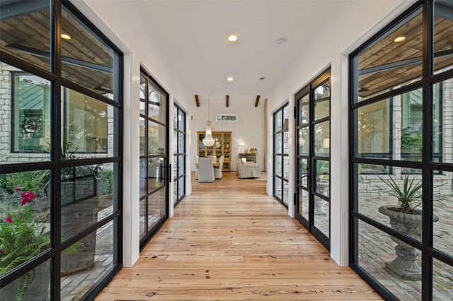 599 Dario DR, Dripping Springs, TX 78620