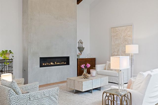 599 Dario DR, Dripping Springs, TX 78620