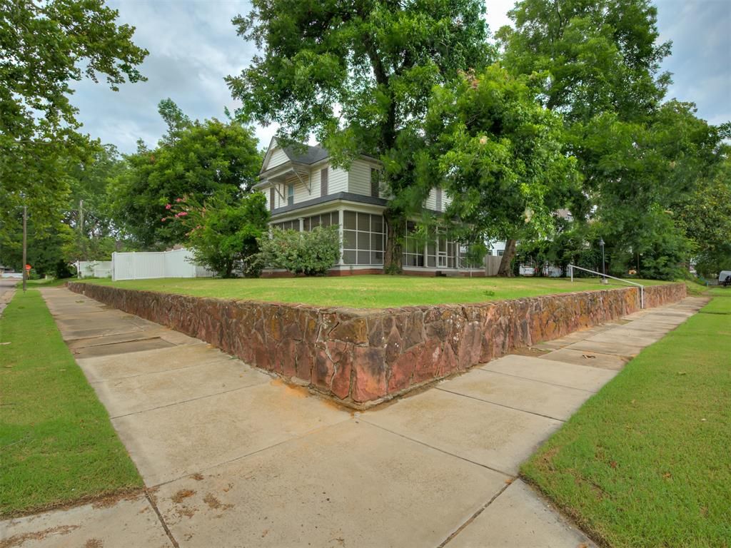 702 N Park Avenue, Shawnee, OK 74801
