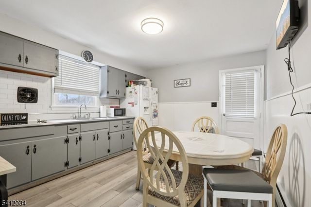 86 Kakeout Rd, Butler Boro, NJ 07405