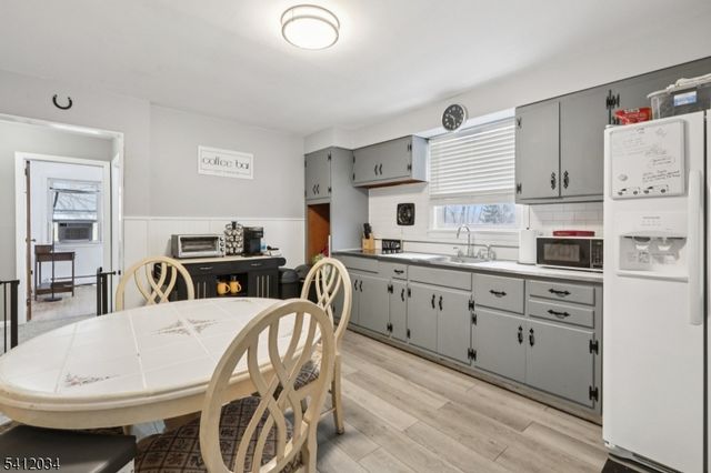 86 Kakeout Rd, Butler Boro, NJ 07405